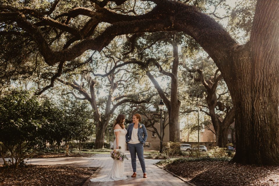 Outdoor elopement in Savannah Georgia | Simply Eloped