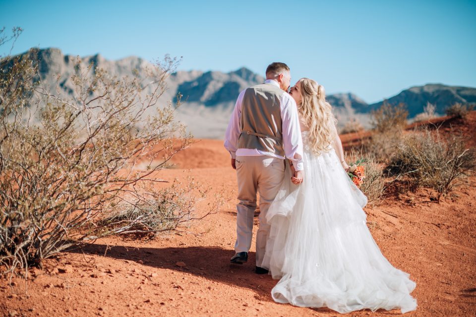 Elope in Las Vegas | Desert Elopement | Outdoor Ceremony